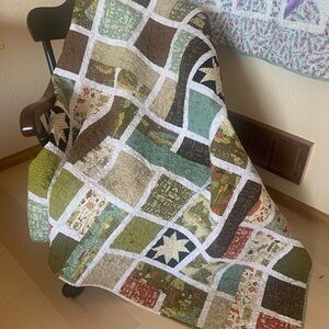 Patchwork Quilt with Multicolor Design